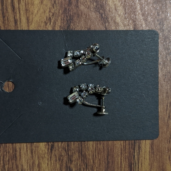 2/20$ midcentury screw back earrings - Picture 2 of 3